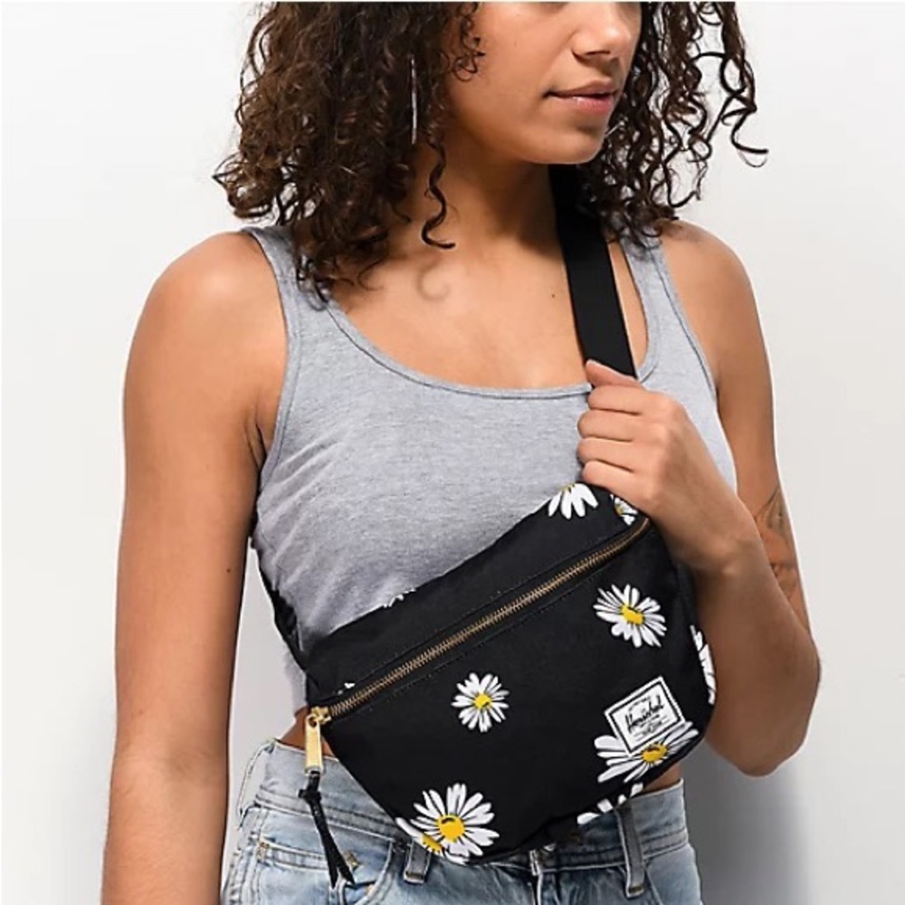 Herschel Daisy Fifteen Daisies Fanny Back